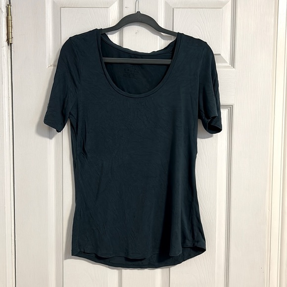 LE CHATEAU | Scooped Neck T-Shirt - Picture 1 of 3